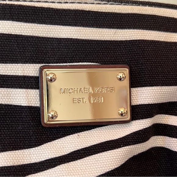 MICHAEL KORS GIRAFFE PRINT HANDBAG TOTE BLACK WHITE BROWN W/ GOLD CHAIN STRAPS - Picture 9 of 16